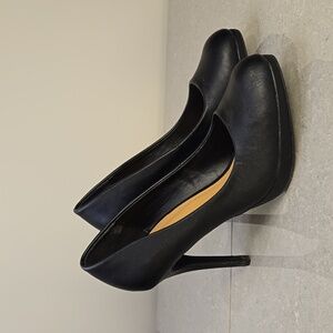 Le Chateau black faux leather almond toe stiletto heel pumps, size 9